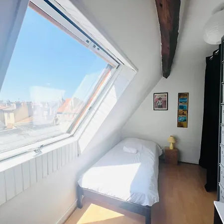 So British ! Atypique Et Sa Petite Terrasse Apartment