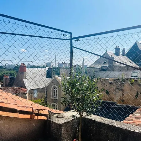 So British ! Atypique Et Sa Petite Terrasse * Poitiers