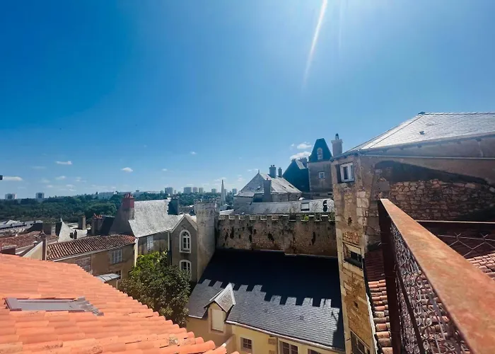 So British ! Atypique Et Sa Petite Terrasse ポアティエ