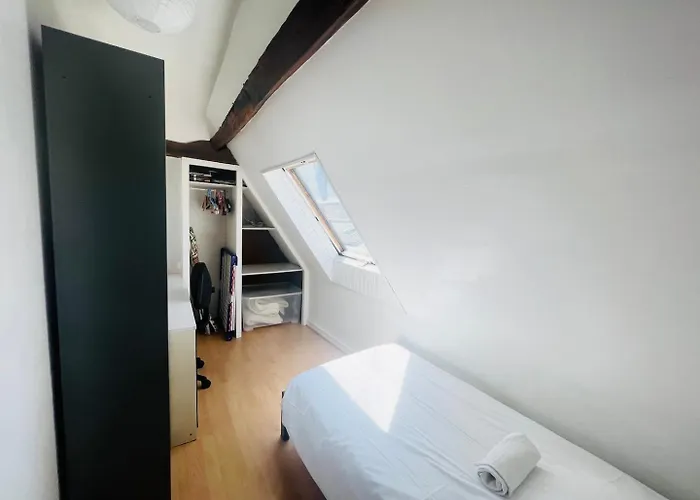 So British ! Atypique Et Sa Petite Terrasse アパート ポアティエ