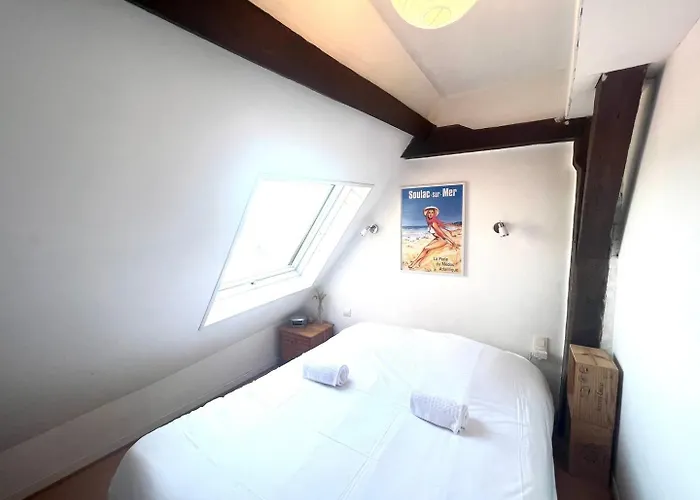 So British ! Atypique Et Sa Petite Terrasse アパート *