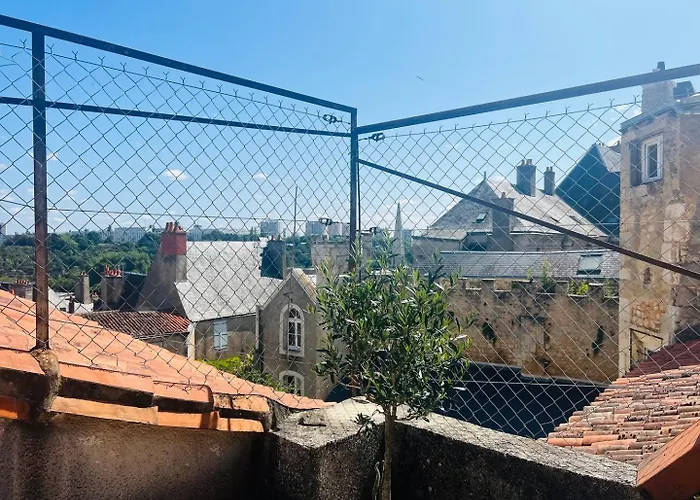 So British ! Atypique Et Sa Petite Terrasse * Poitiers