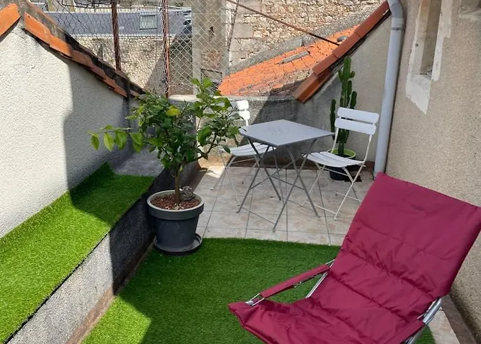 So British ! Atypique Et Sa Petite Terrasse Apartment *